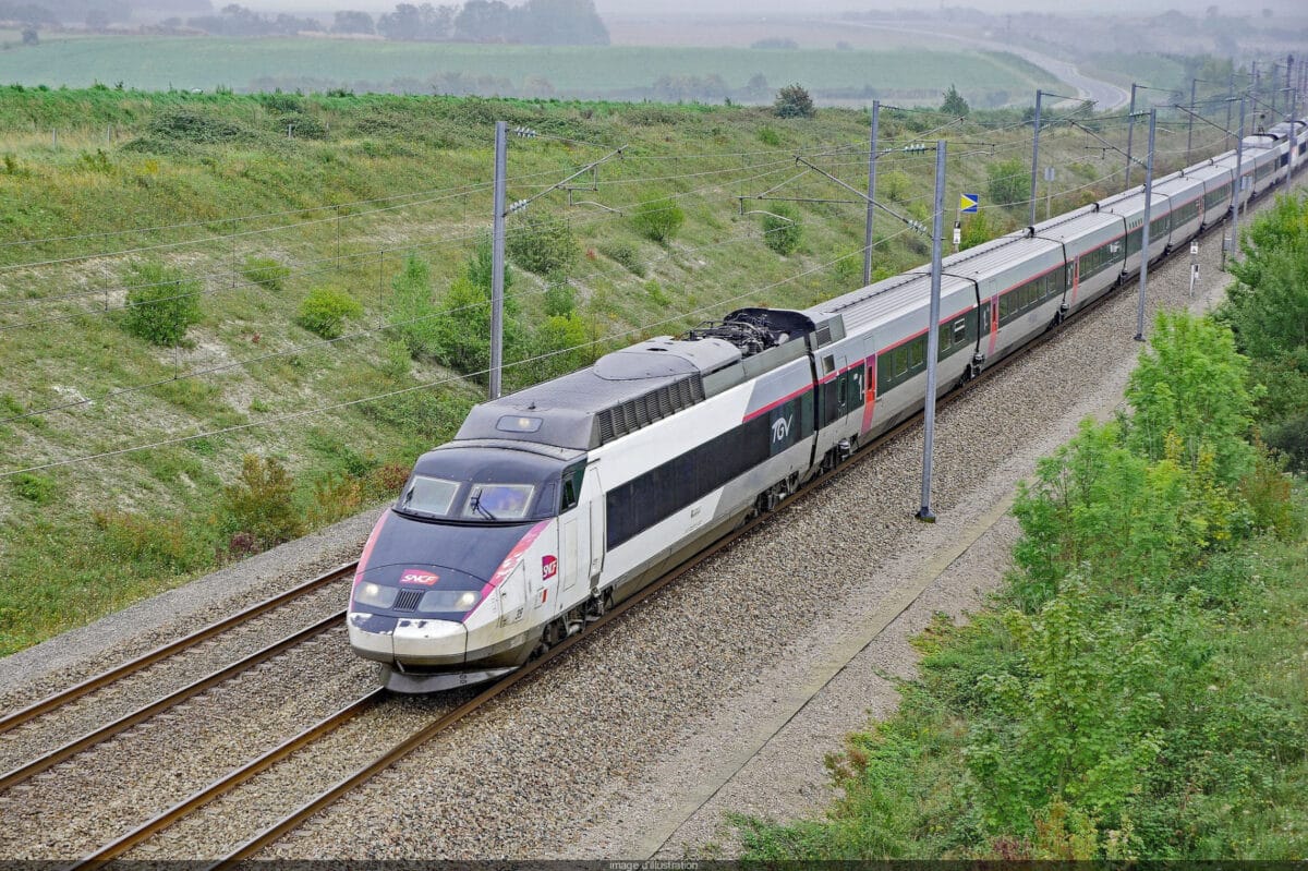 Le train reste la meilleur alternative permettant d'assister à la finale sans se ruiner.