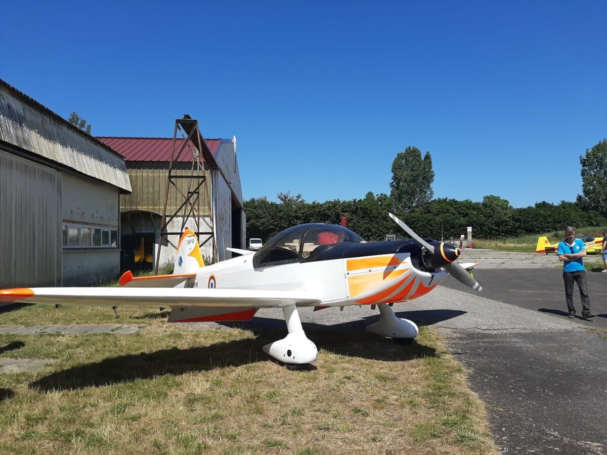 L'aérodrome de Bernay est très fréquenté par les pilotes amateurs.