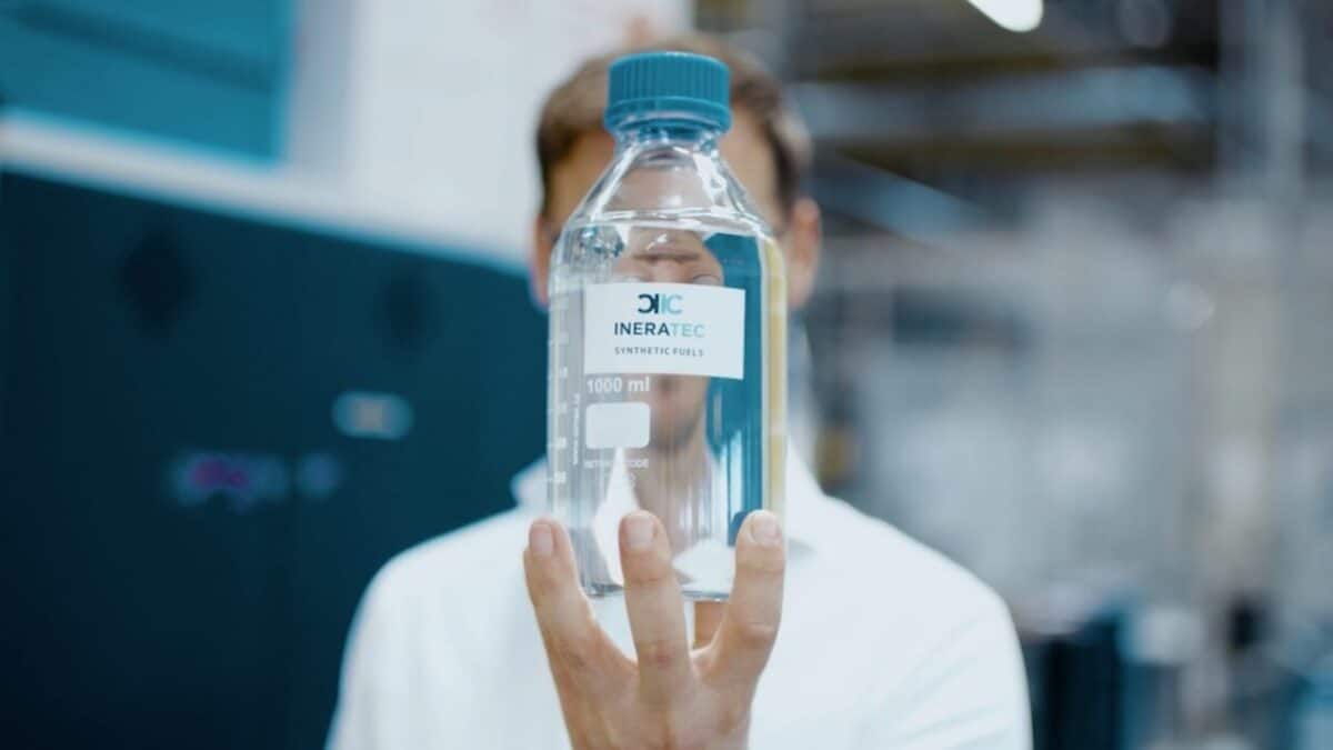Le e-kerosene est un carburant de synthèse répondant aux normes écologiques internationales.