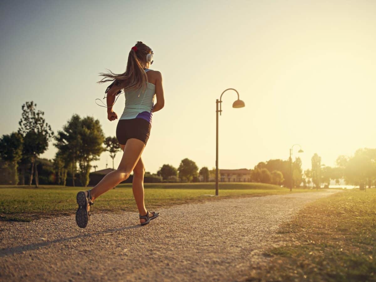 Faire du sport permet à la fois d'entretenir notre corps et notre cerveau.