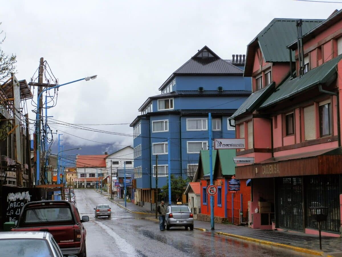 Face au tourisme de masse, Ushuaia traverse une crise du logement sans précédent.