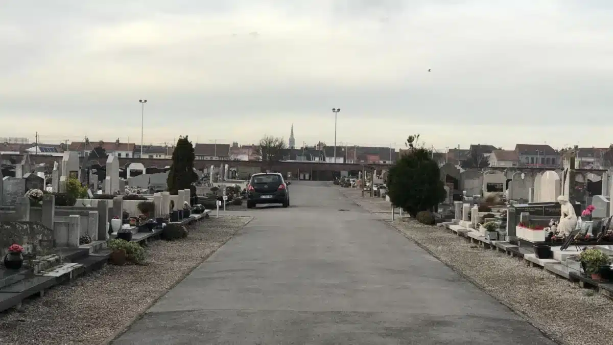 Les cimetières sont saturés à Calais.